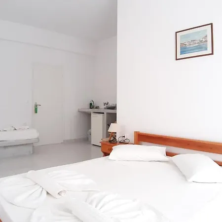 Bizas & Guest house Parikia (Paros)