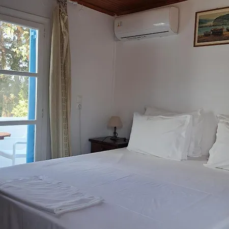 Bizas & Guest house 3*