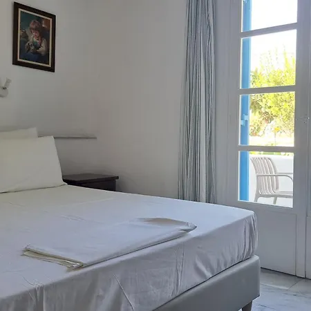 Bizas & 3* Parikia (Paros)