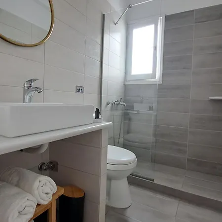 Bizas & Guest house 3*