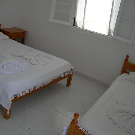 Bizas & Guest house 3*