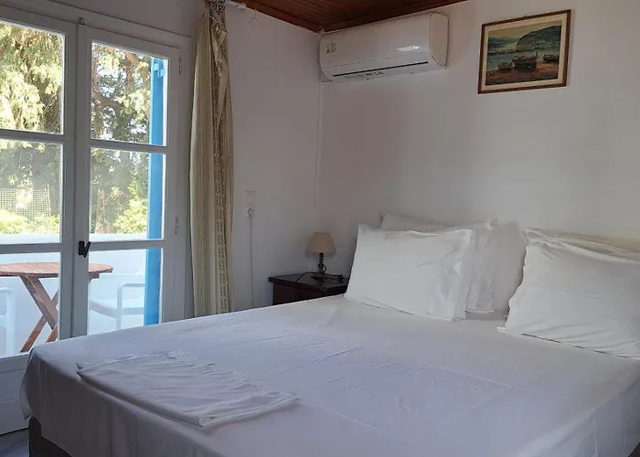 Bizas & Guest house 3*