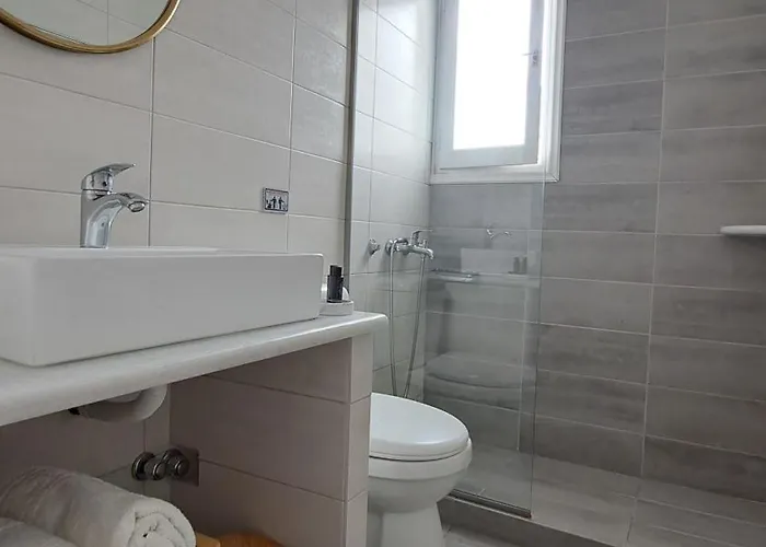 Bizas & Guest house 3*